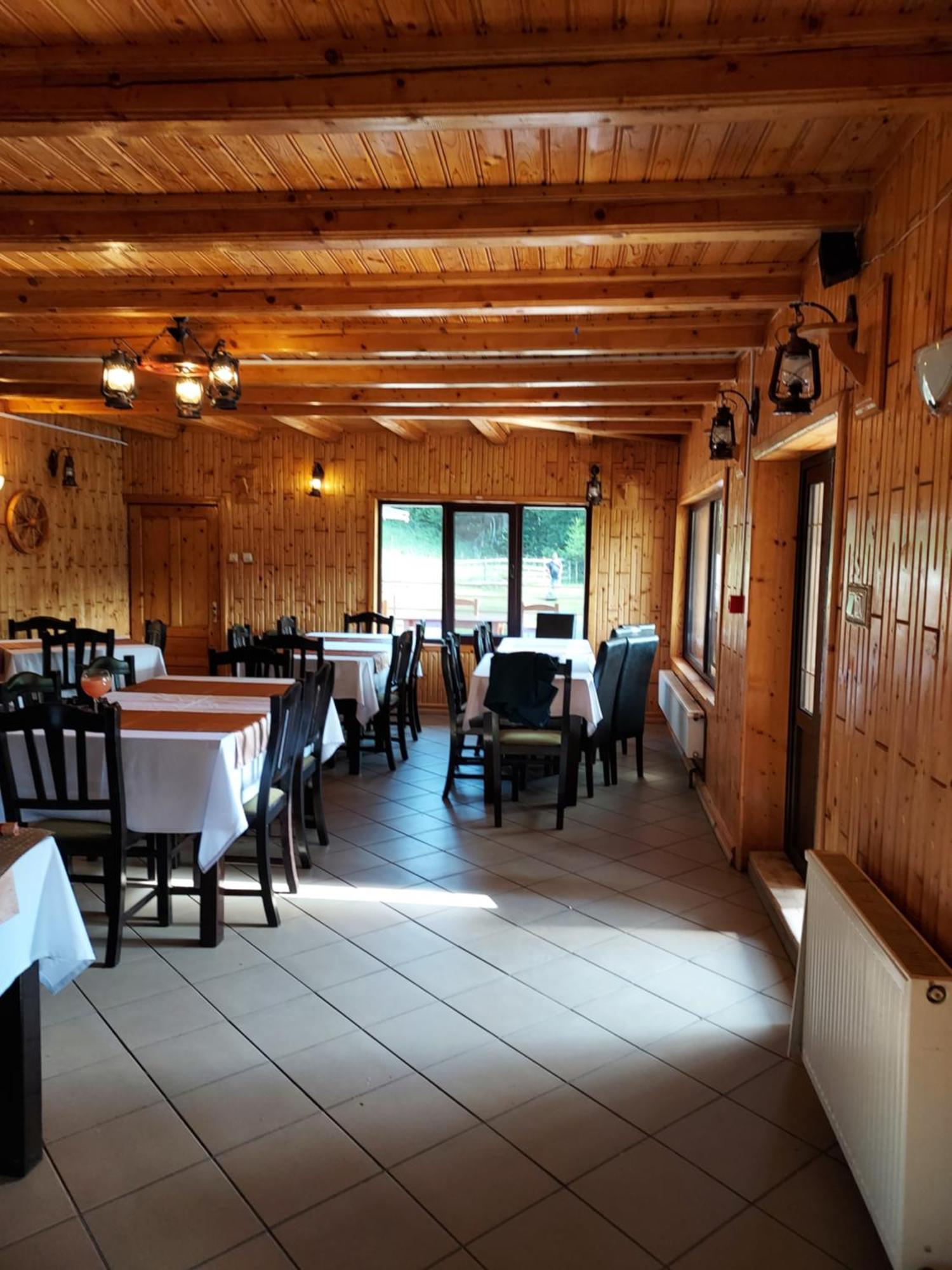 Pensiunea La Taverna Trăisteni Exteriör bild