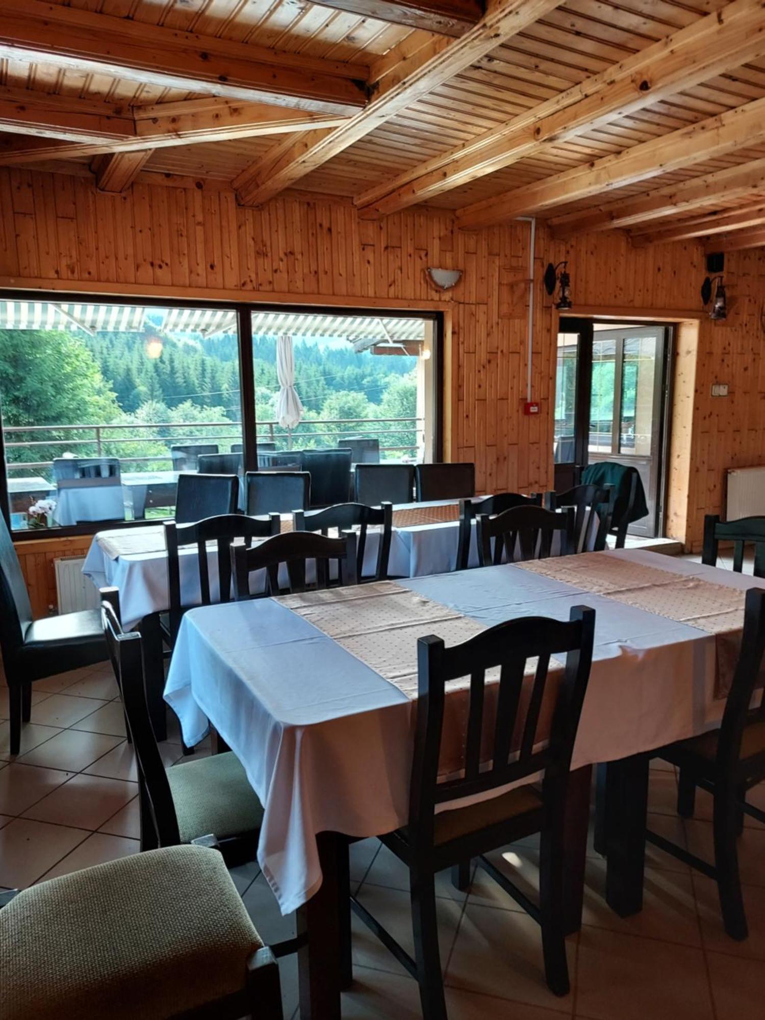 Pensiunea La Taverna Trăisteni Exteriör bild