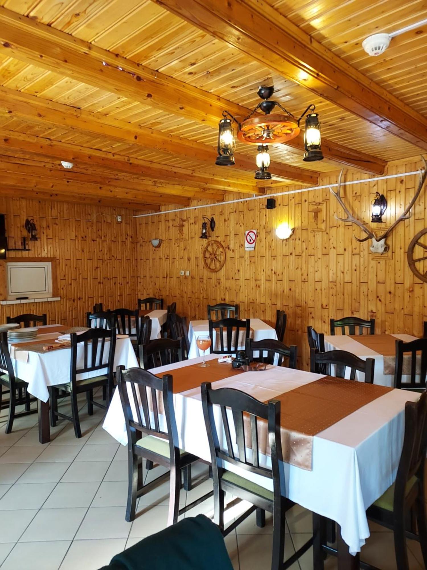 Pensiunea La Taverna Trăisteni Exteriör bild