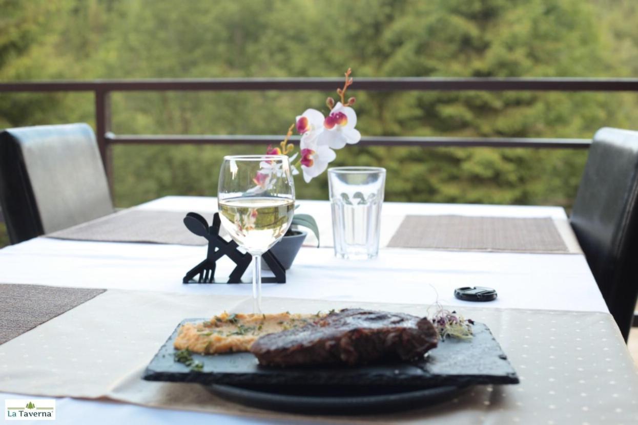 Pensiunea La Taverna Trăisteni Exteriör bild