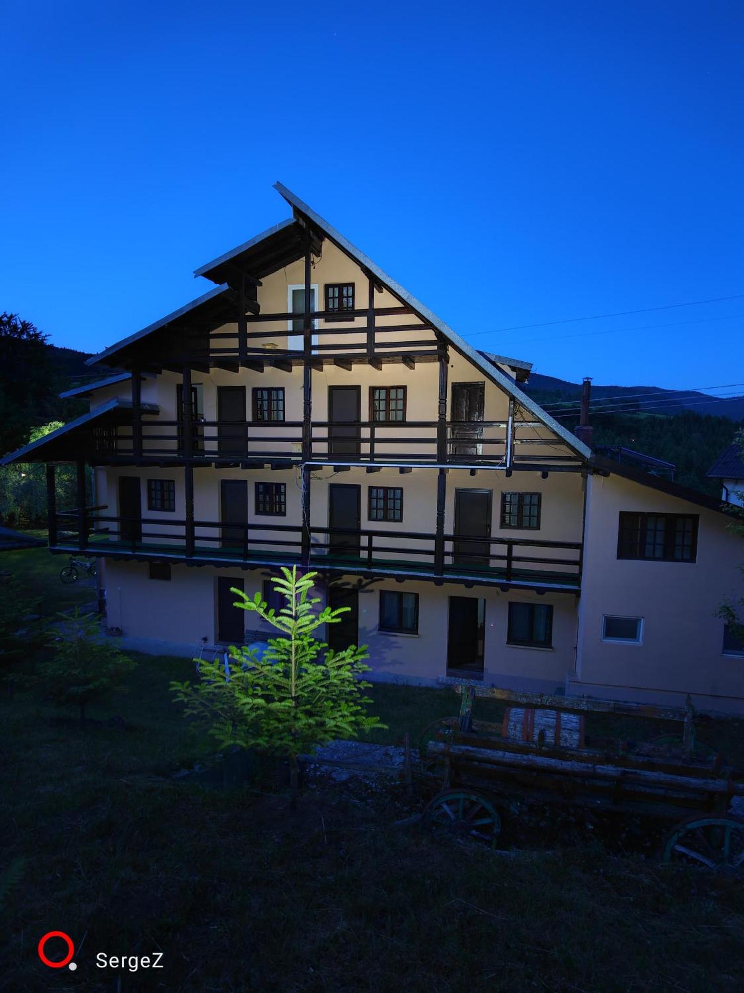 Pensiunea La Taverna Trăisteni Exteriör bild