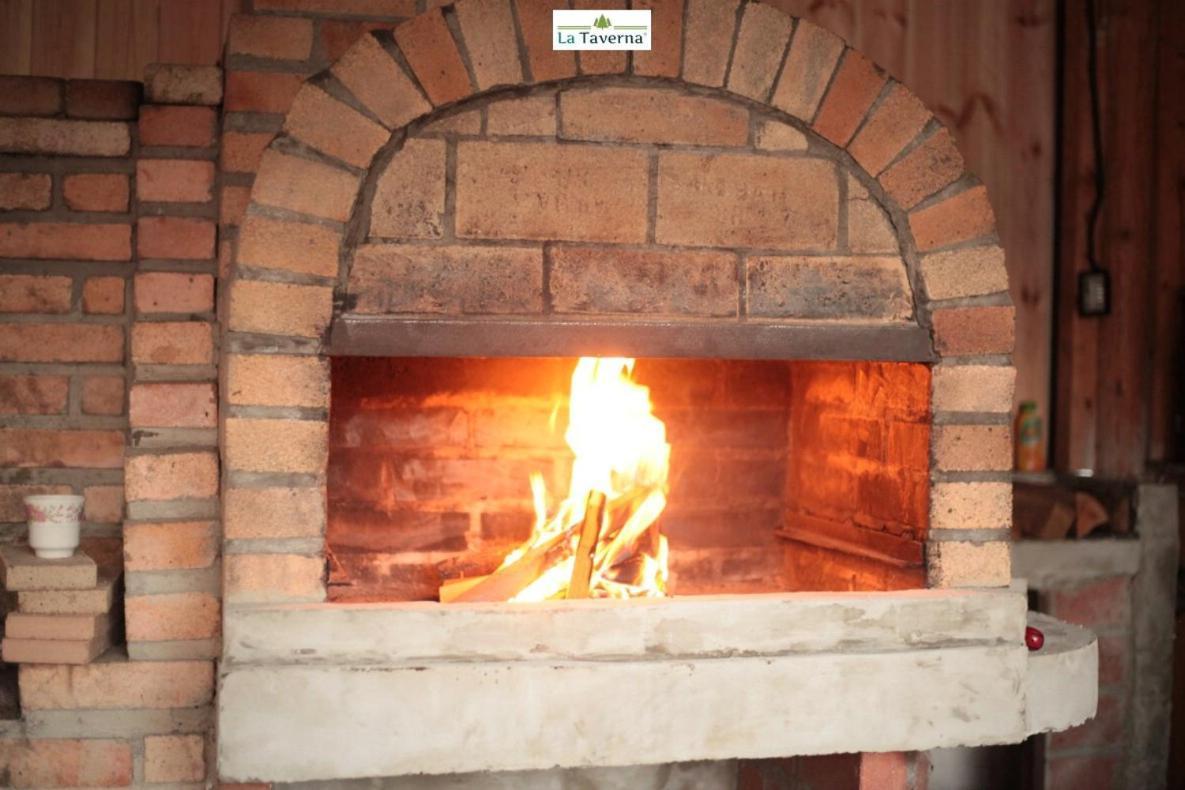 Pensiunea La Taverna Trăisteni Exteriör bild