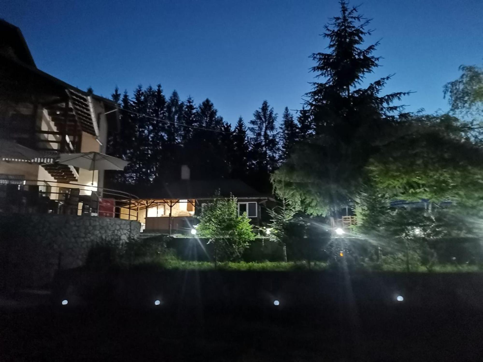 Pensiunea La Taverna Trăisteni Exteriör bild