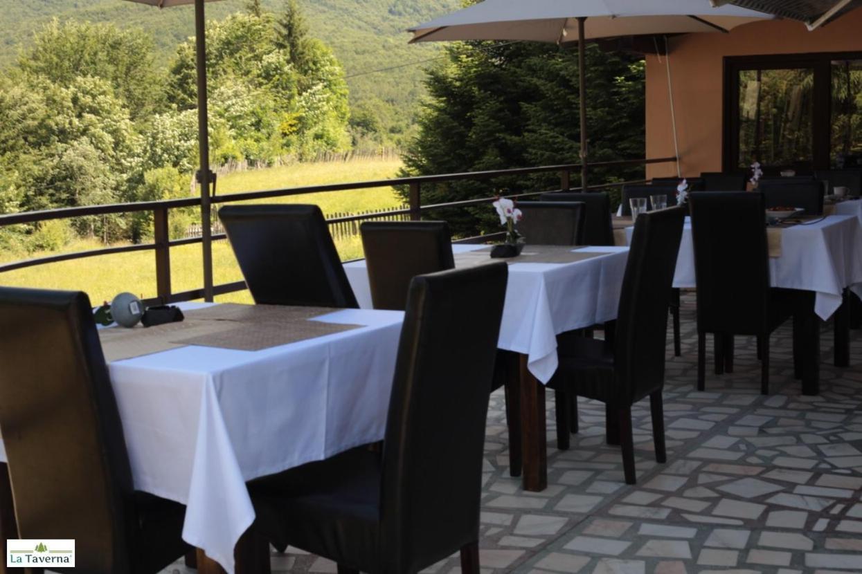 Pensiunea La Taverna Trăisteni Exteriör bild