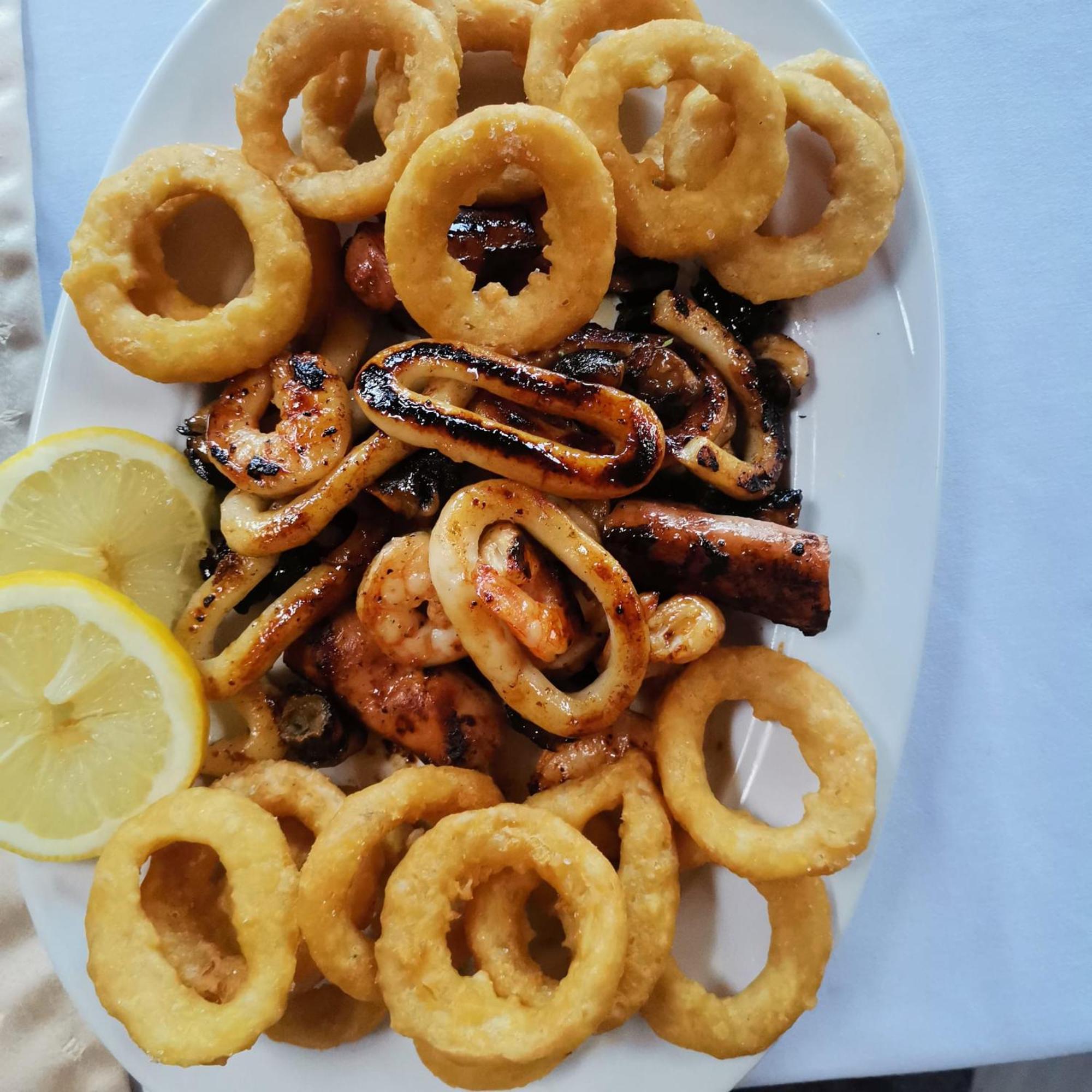Pensiunea La Taverna Trăisteni Exteriör bild