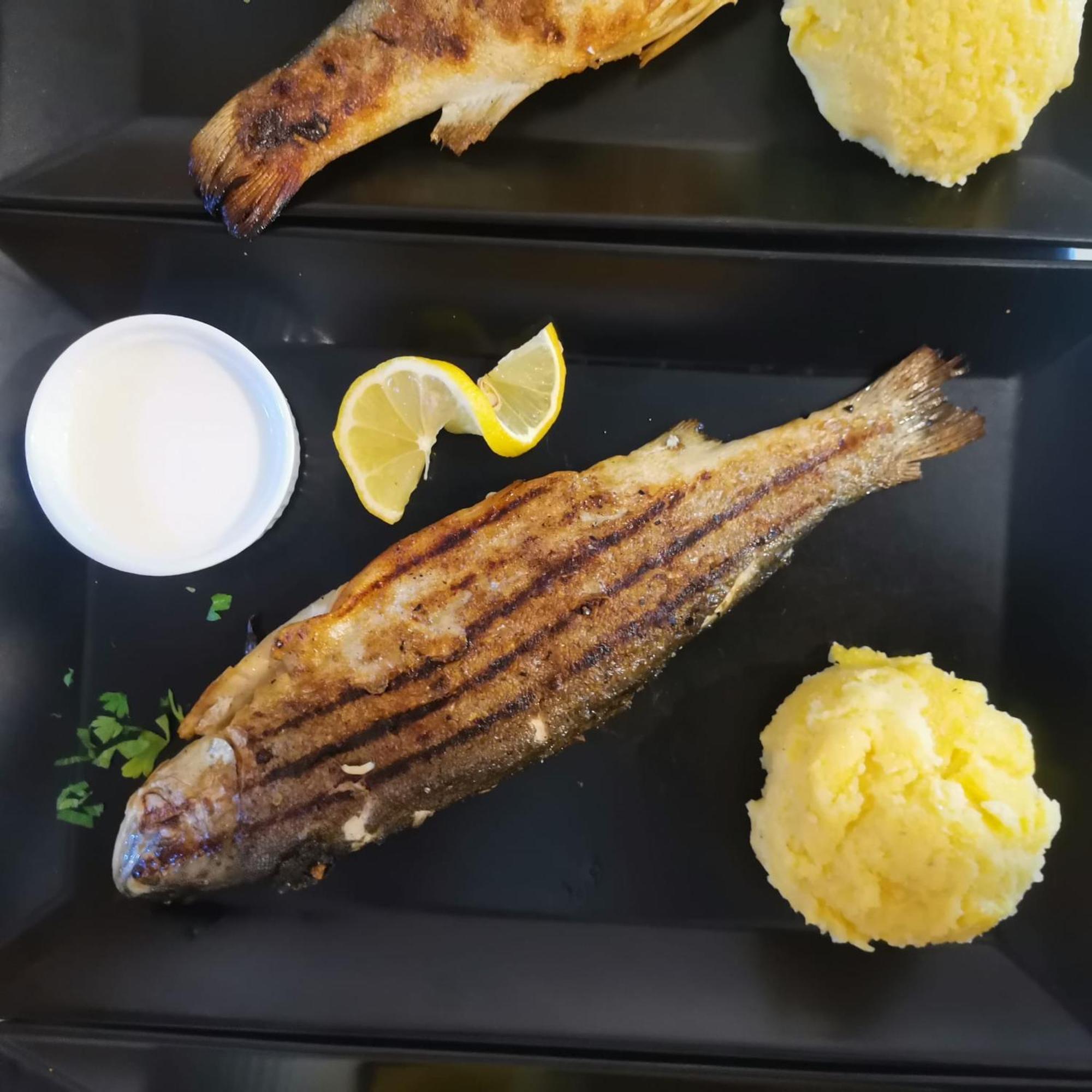 Pensiunea La Taverna Trăisteni Exteriör bild