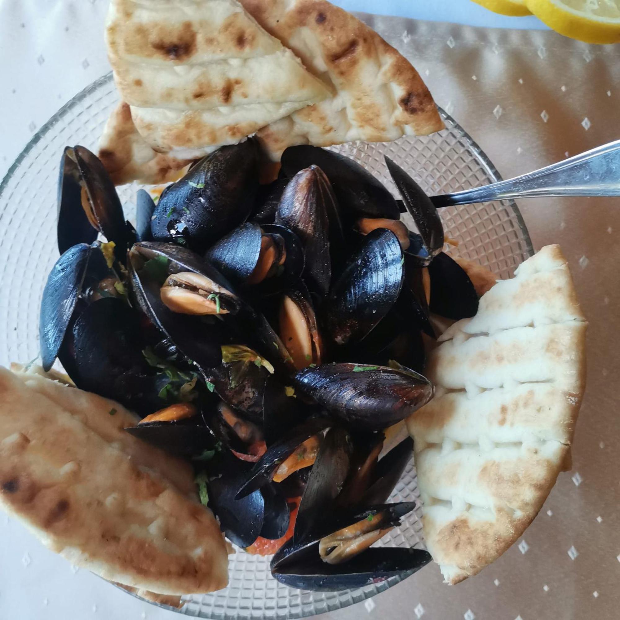 Pensiunea La Taverna Trăisteni Exteriör bild