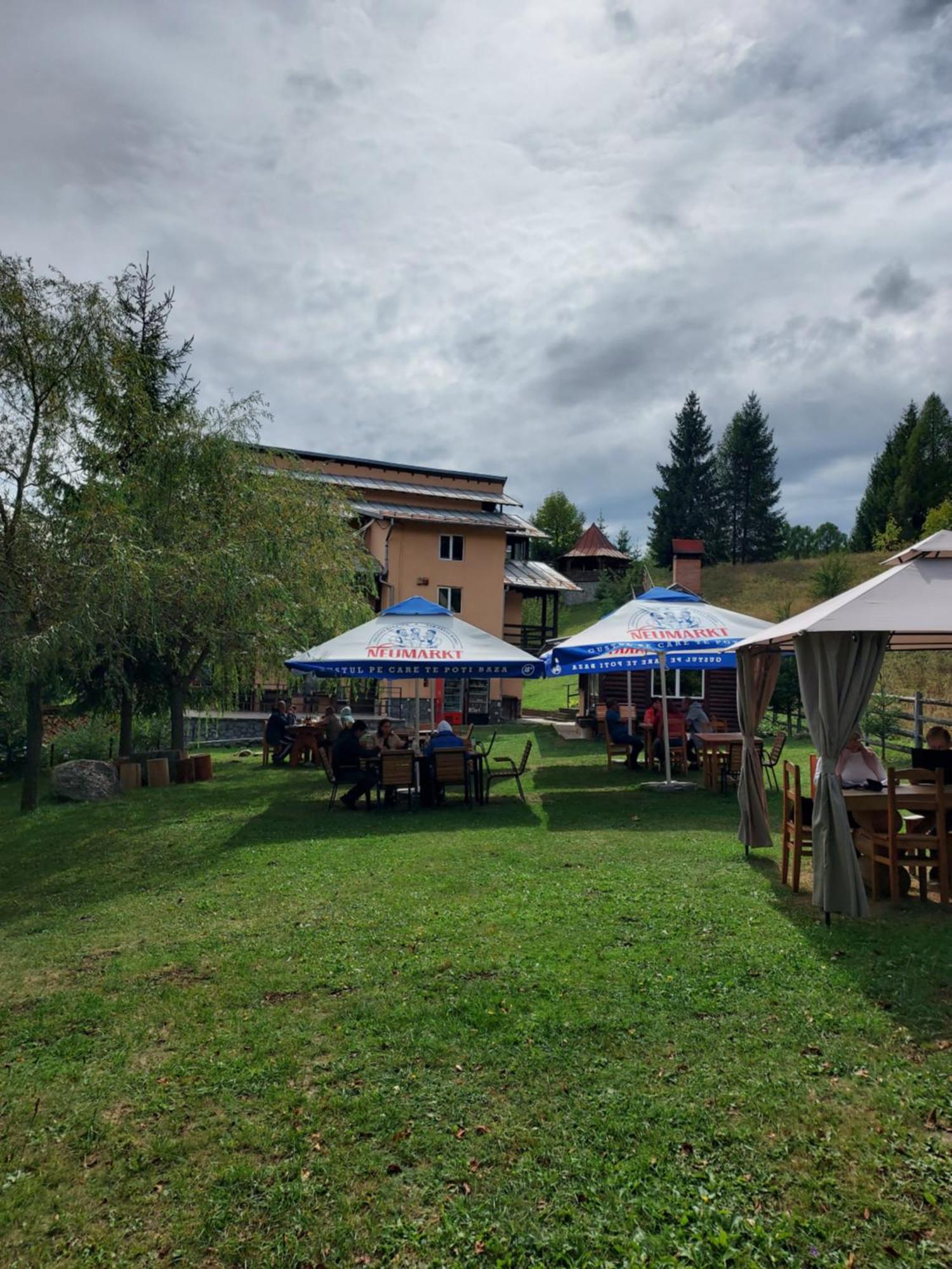 Pensiunea La Taverna Trăisteni Exteriör bild