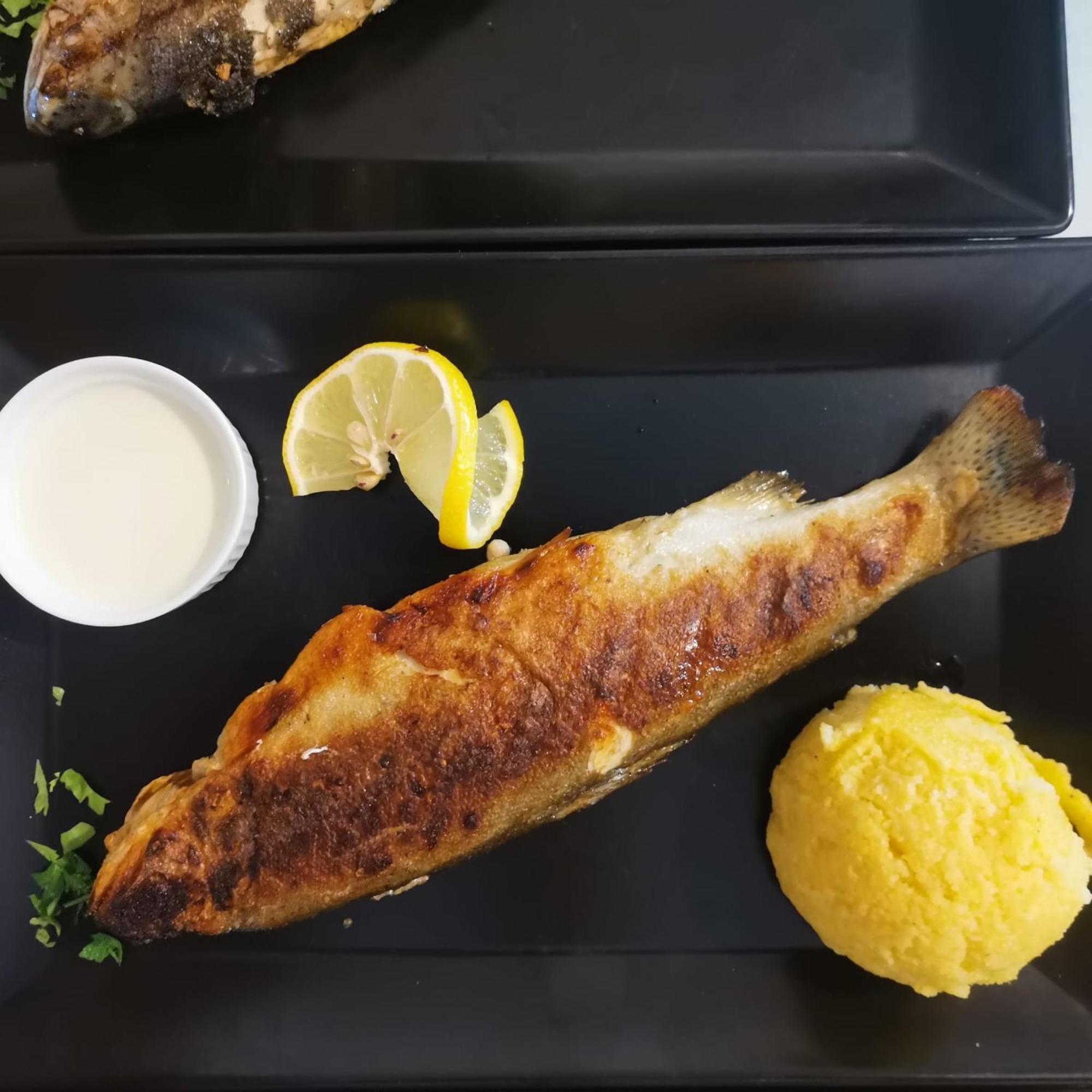 Pensiunea La Taverna Trăisteni Exteriör bild