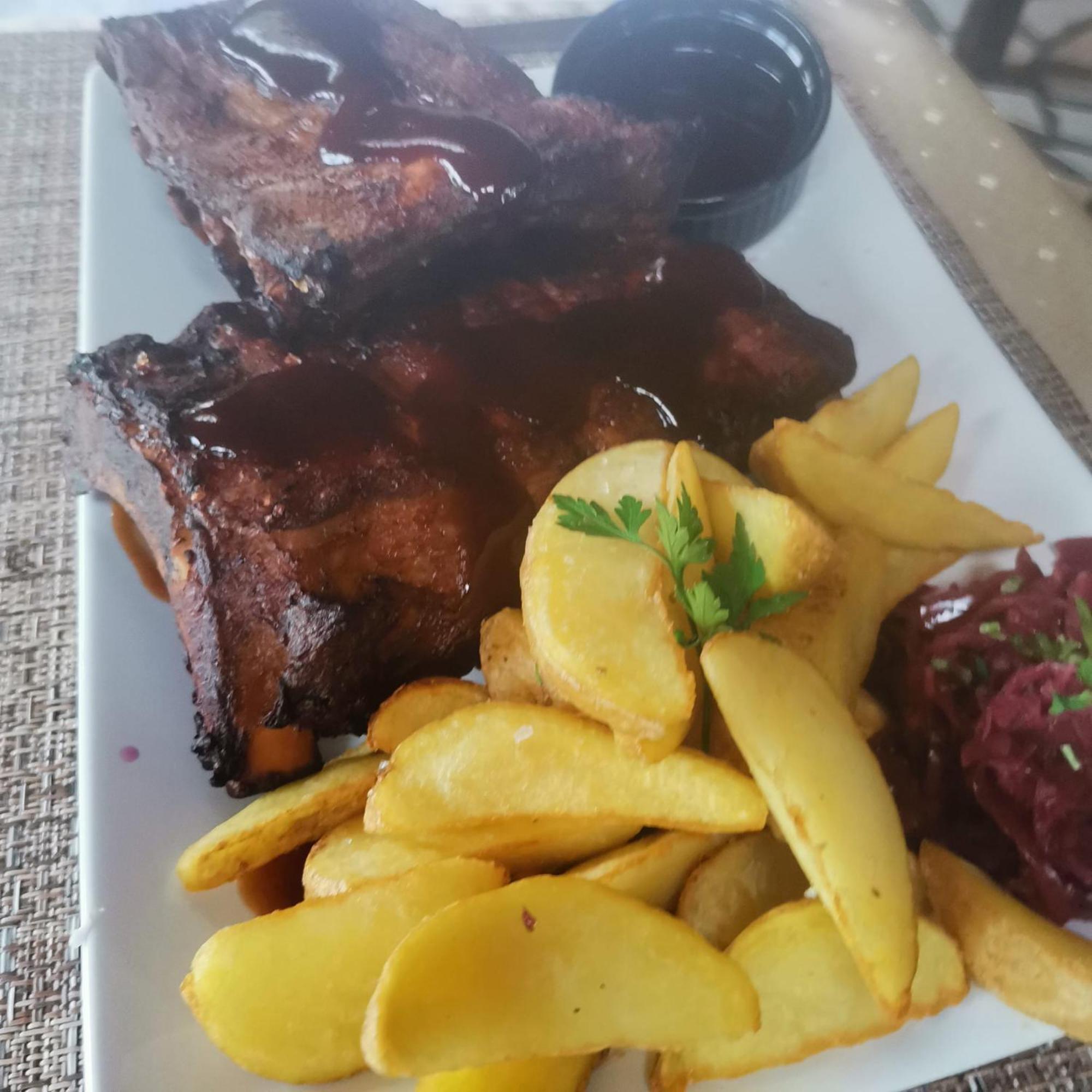 Pensiunea La Taverna Trăisteni Exteriör bild