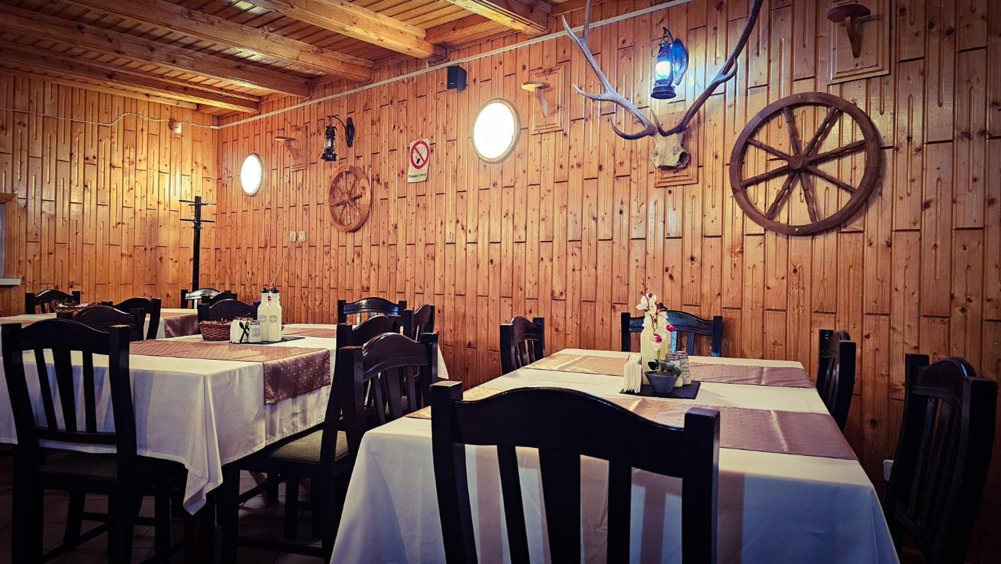 Pensiunea La Taverna Trăisteni Exteriör bild
