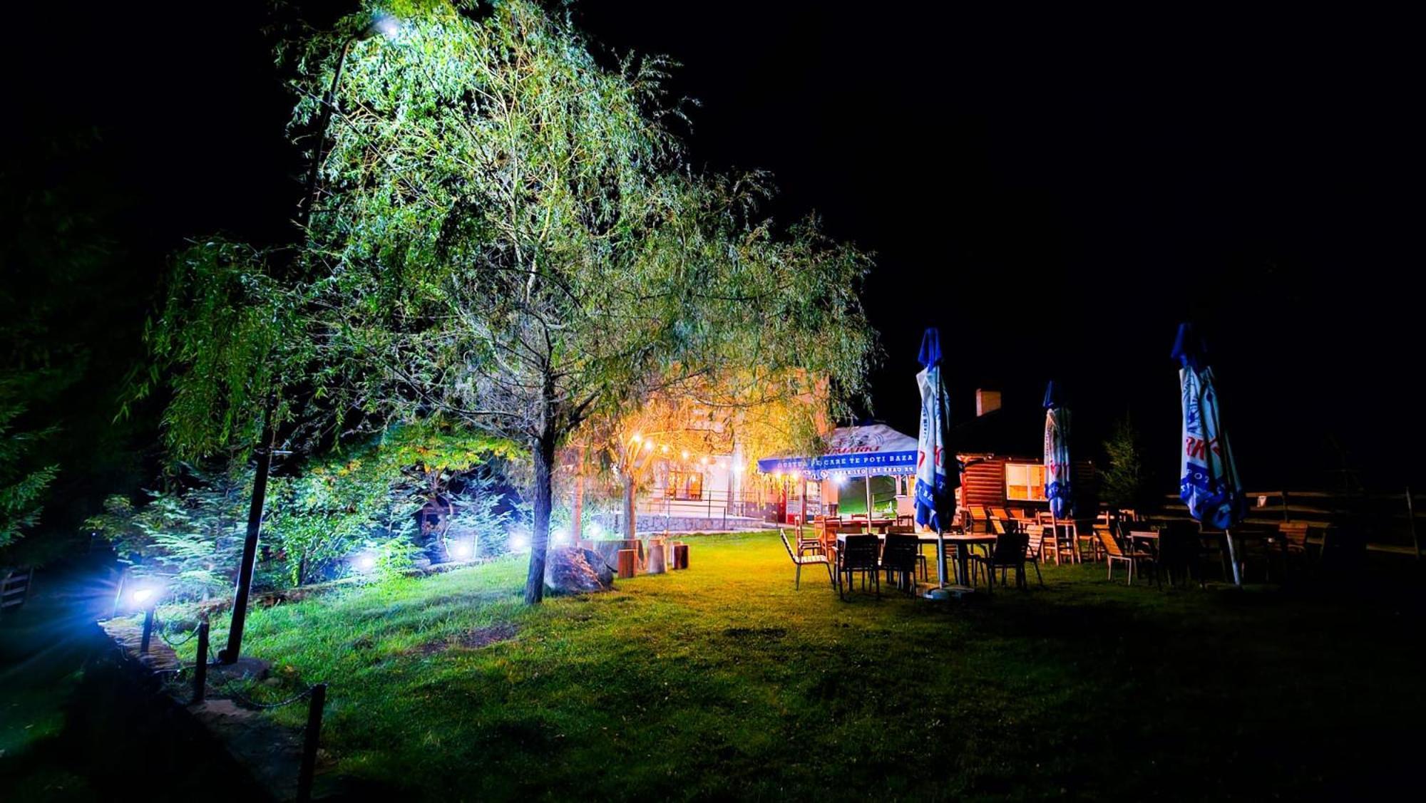 Pensiunea La Taverna Trăisteni Exteriör bild
